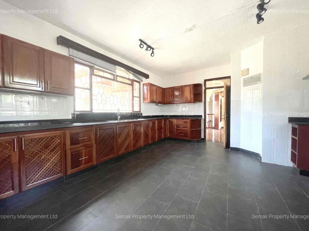 5 Bed House with En Suite at Faith Drive - 6
