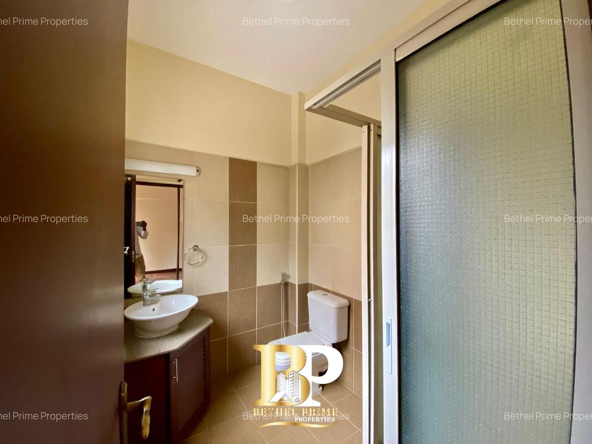 4 Bed Apartment with En Suite in Brookside - 15