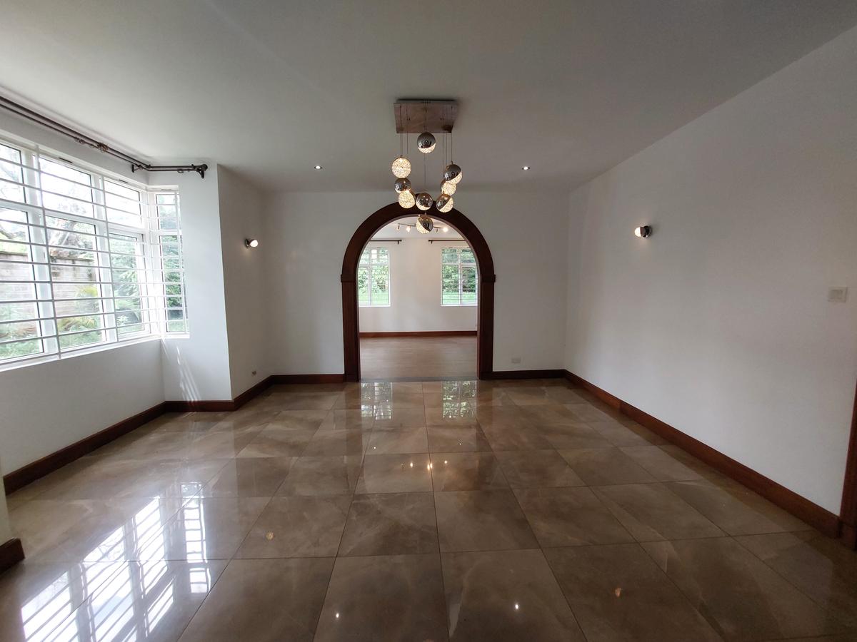 5 Bed House with En Suite at Rosslyn Road - 8