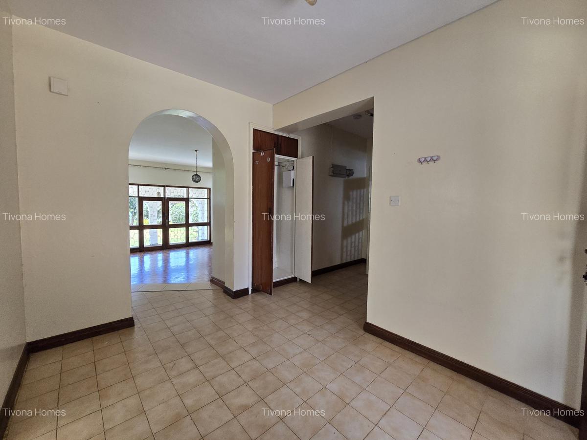 4 Bed House with En Suite in Runda - 14