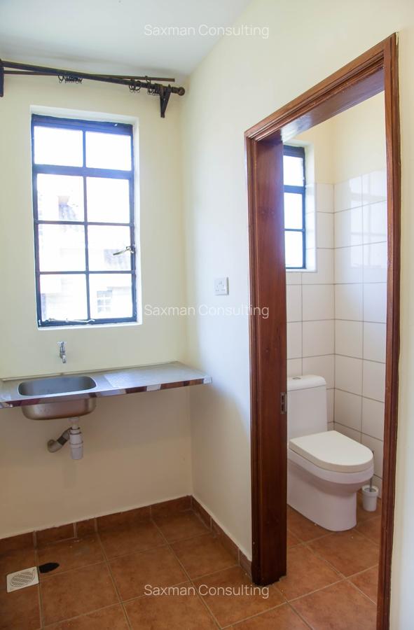 4 Bed House with En Suite in Lavington - 9