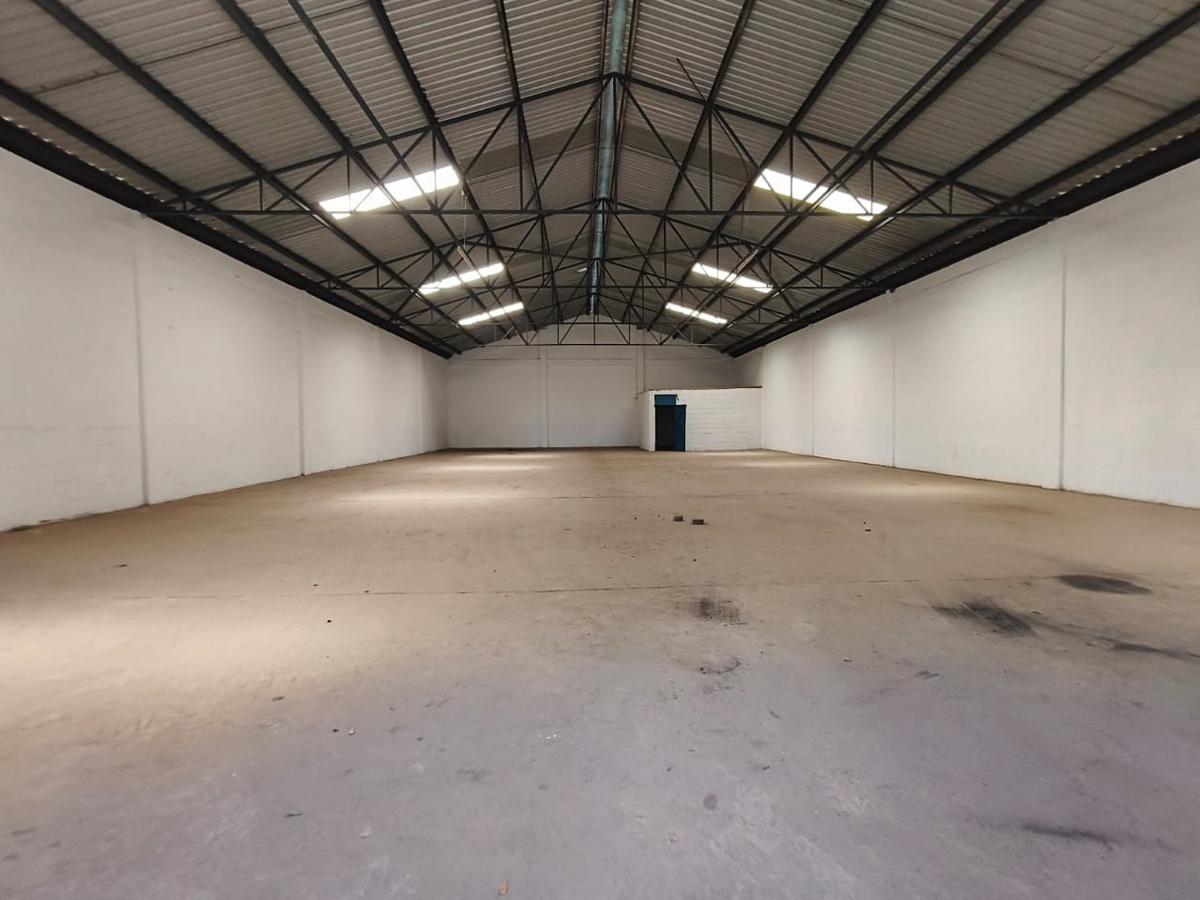 5,000 ft² Warehouse with Service Charge Included in Industrial Area - 2