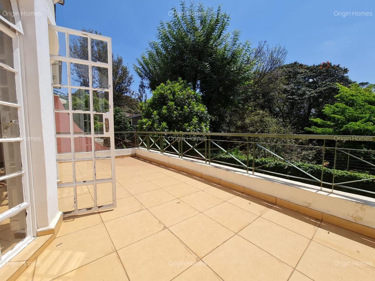 5 Bed Townhouse with En Suite at Spring Valley - 19