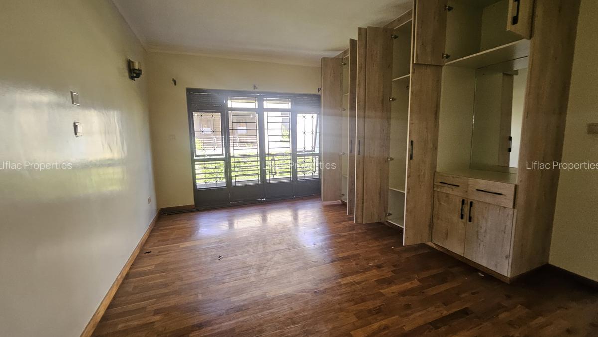 5 Bed Townhouse with En Suite in Runda - 16