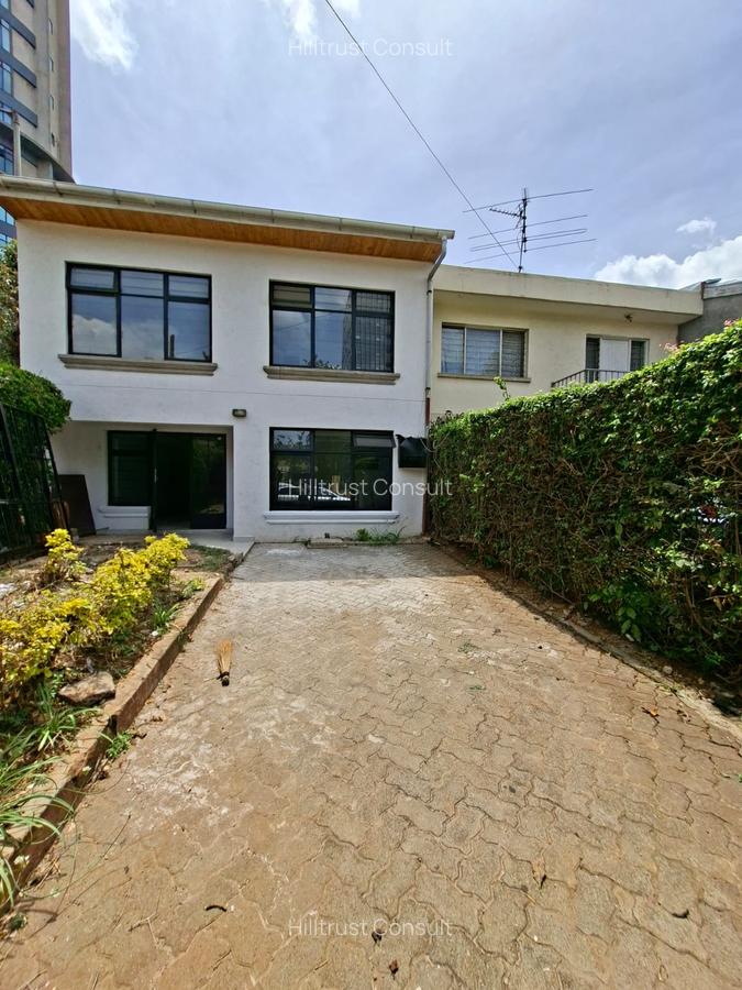 4 Bed Townhouse with En Suite in Westlands Area - 1