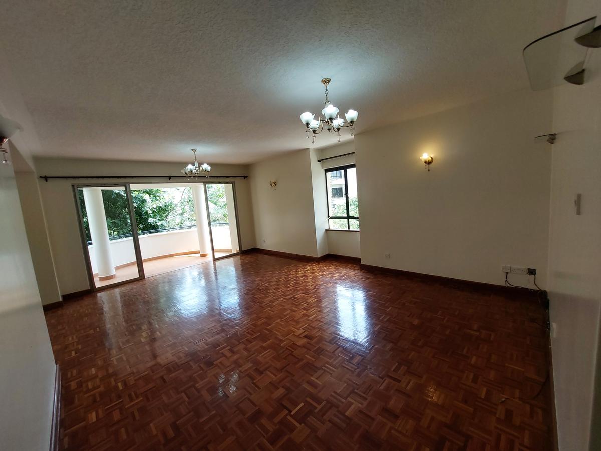 3 Bed Apartment with En Suite at Lavington - 6