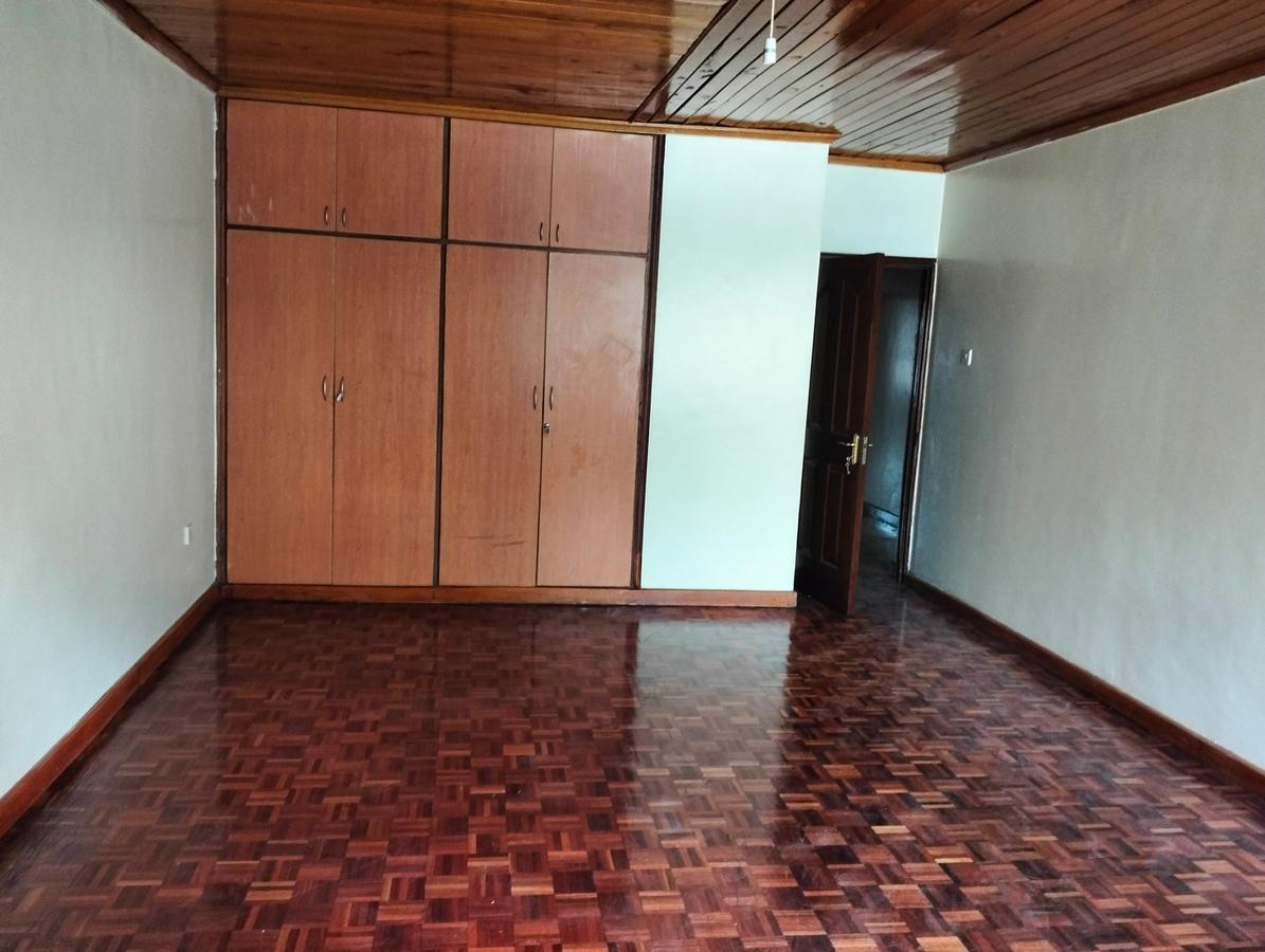 5 Bed Townhouse with En Suite in Lavington - 14