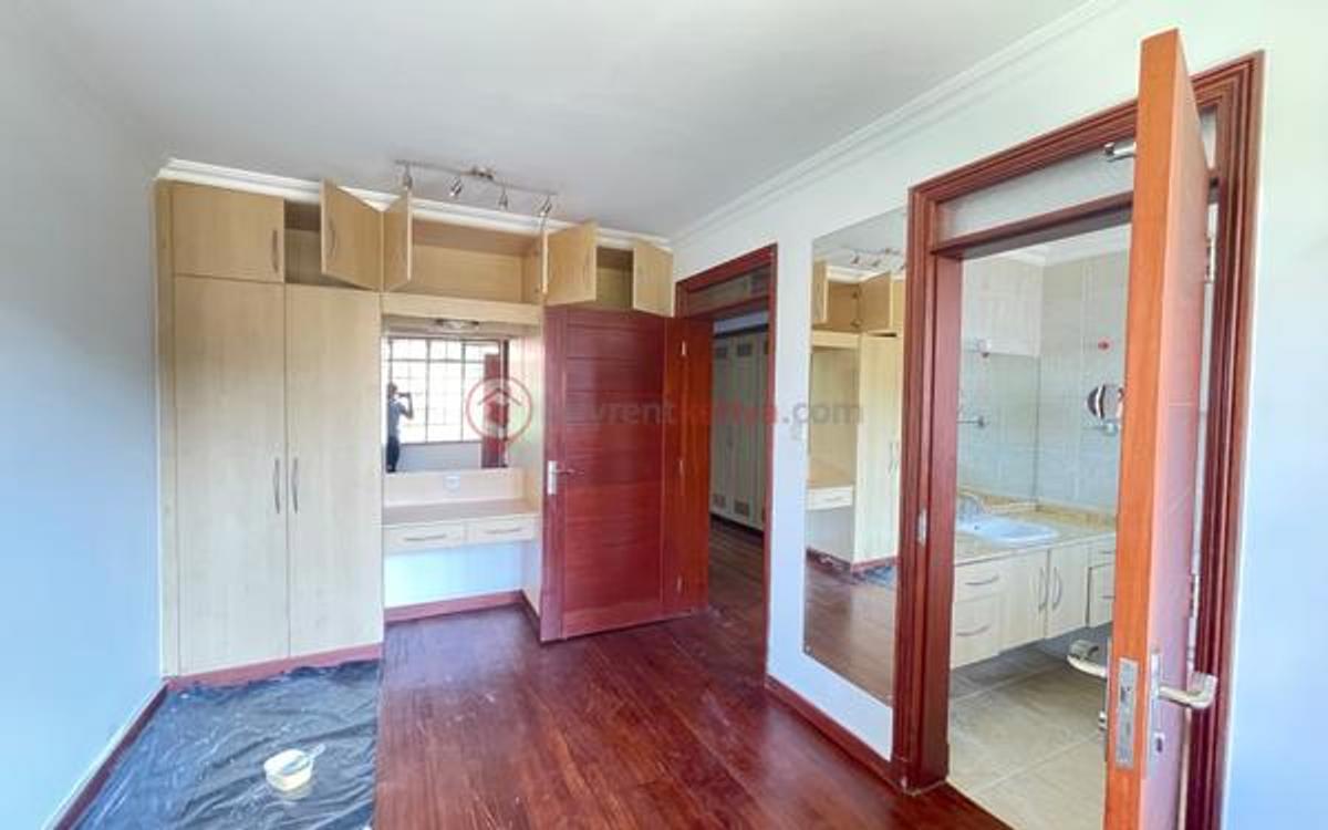 4 Bed House with En Suite at Loresho - 4