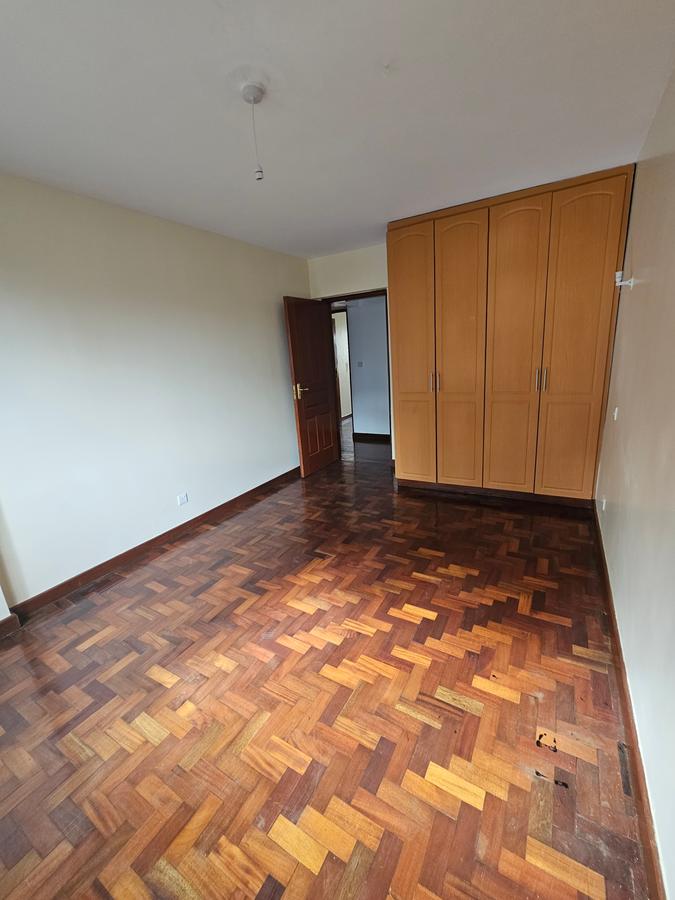 3 Bed Apartment with En Suite at Lavington - 15