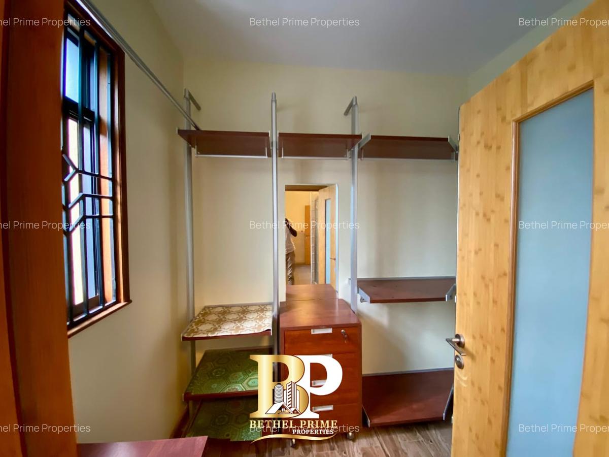 5 Bed Villa with En Suite in Kyuna - 12