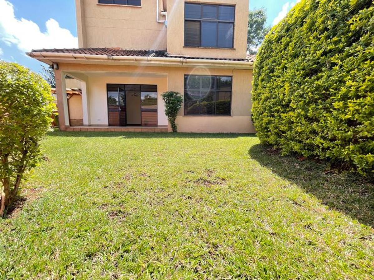 6 Bed Townhouse with En Suite in Lavington - 1