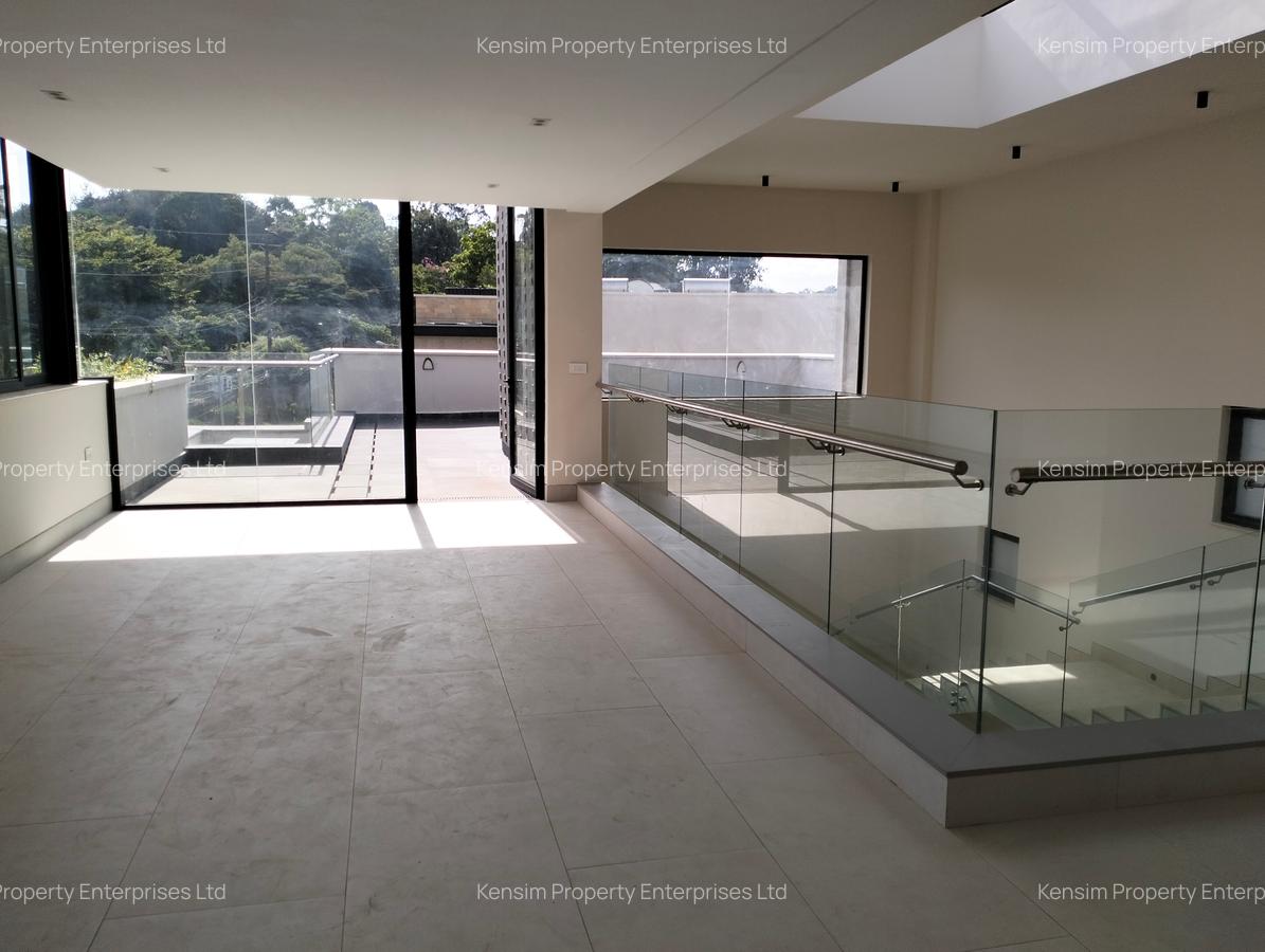 5 Bed Townhouse with En Suite in Brookside - 16