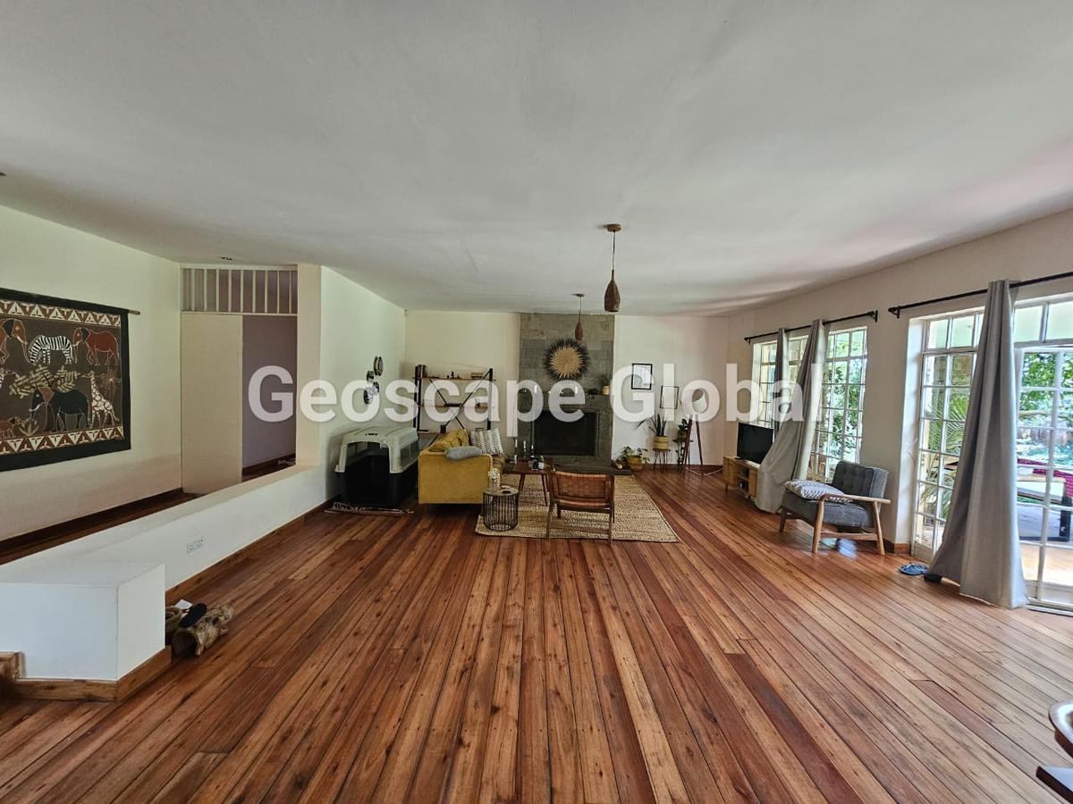 3 Bed House with En Suite in Ridgeways - 10