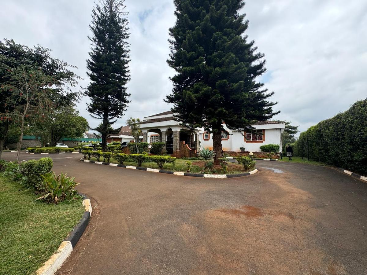 5 Bed House with En Suite in Runda - 1