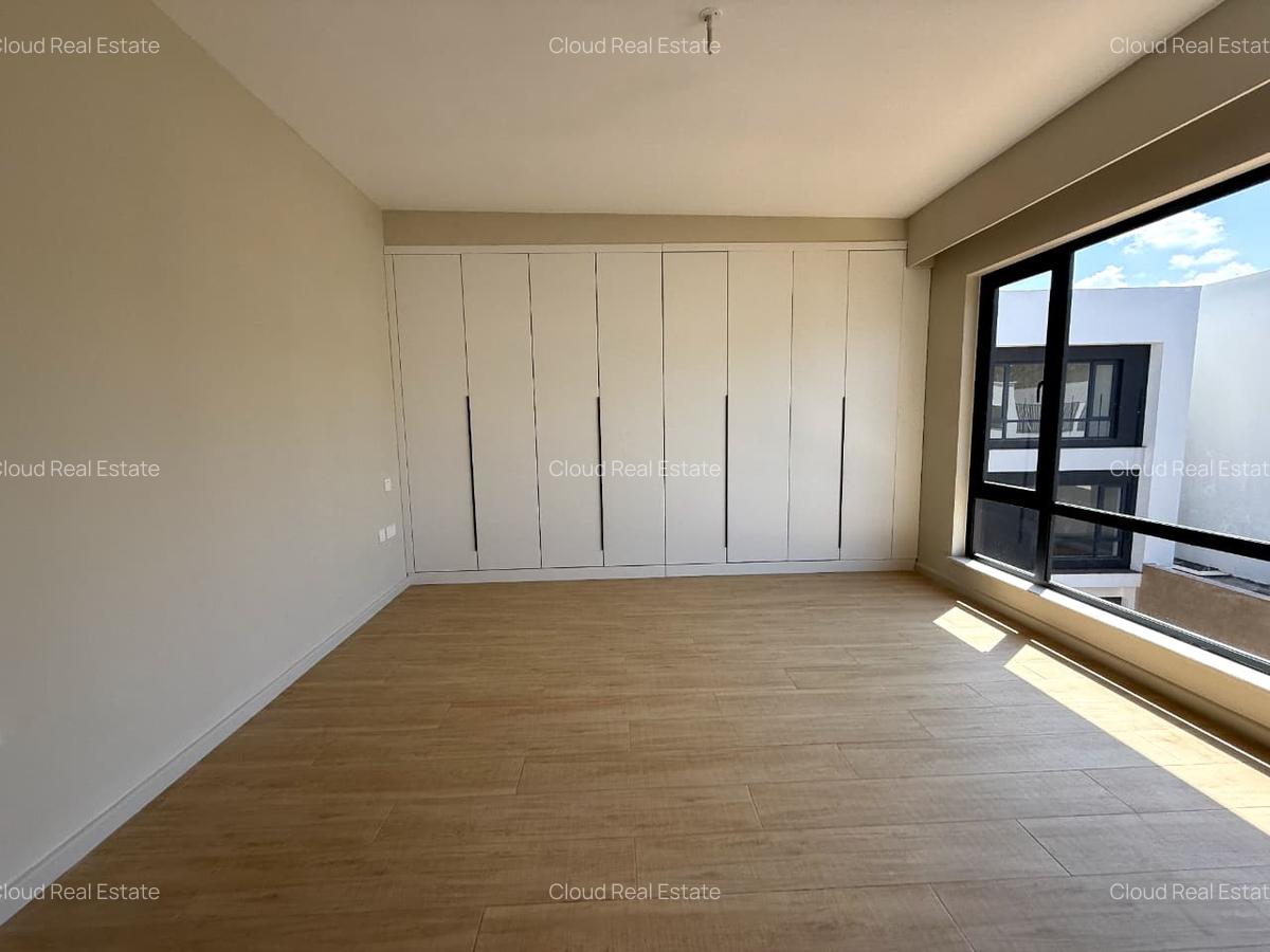 5 Bed House with En Suite in Kyuna - 10