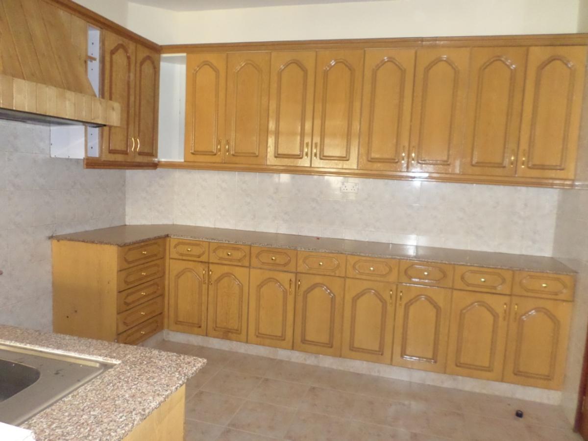 3 Bed Apartment with En Suite at Kilimani - 13