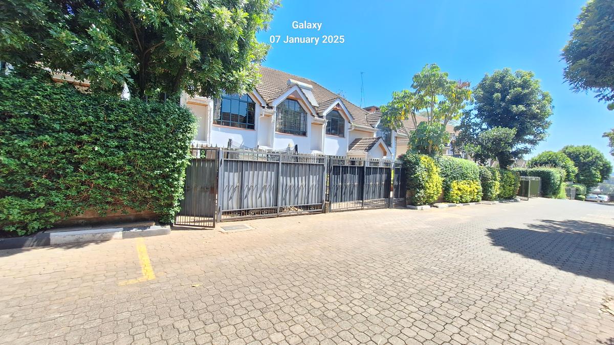 4 Bed Townhouse with En Suite at Lavington. - 3