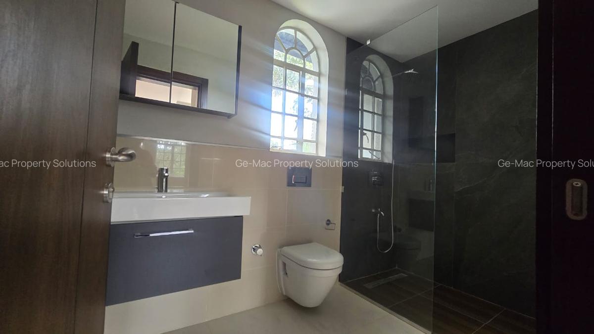 5 Bed House with En Suite in Runda - 7