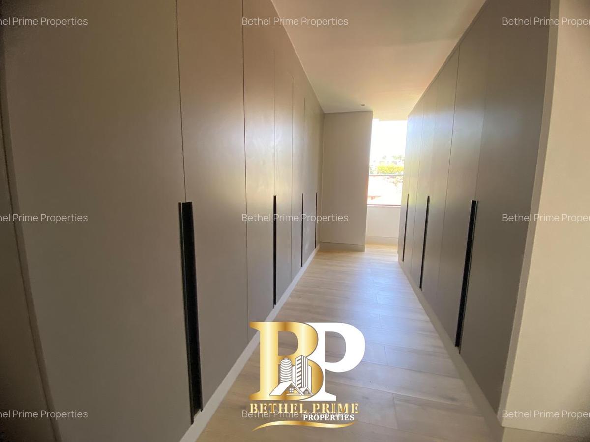 5 Bed Townhouse with En Suite in Brookside - 17