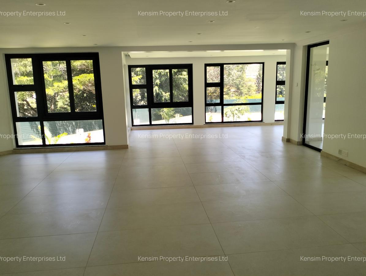 5 Bed House with En Suite in Runda - 17