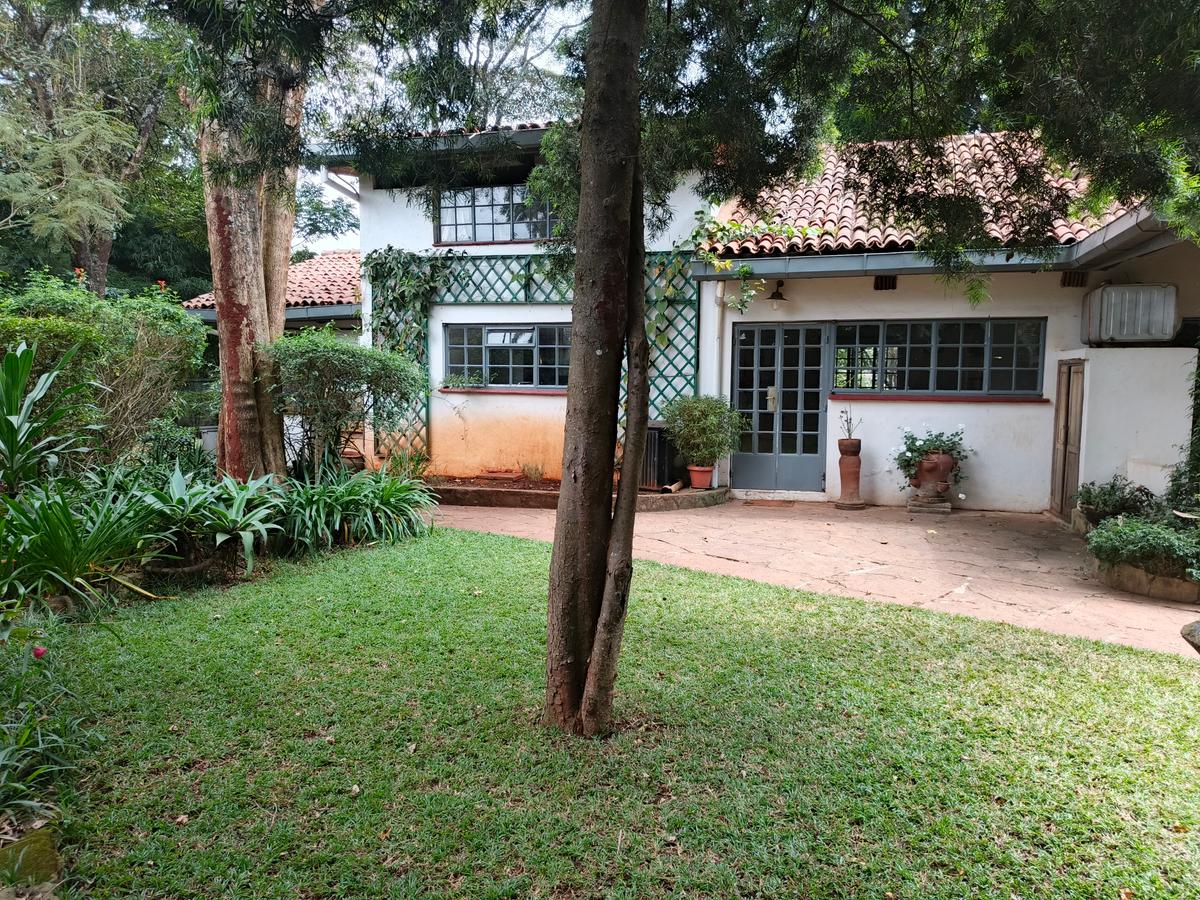 4 Bed Villa with En Suite at Lavington - 4