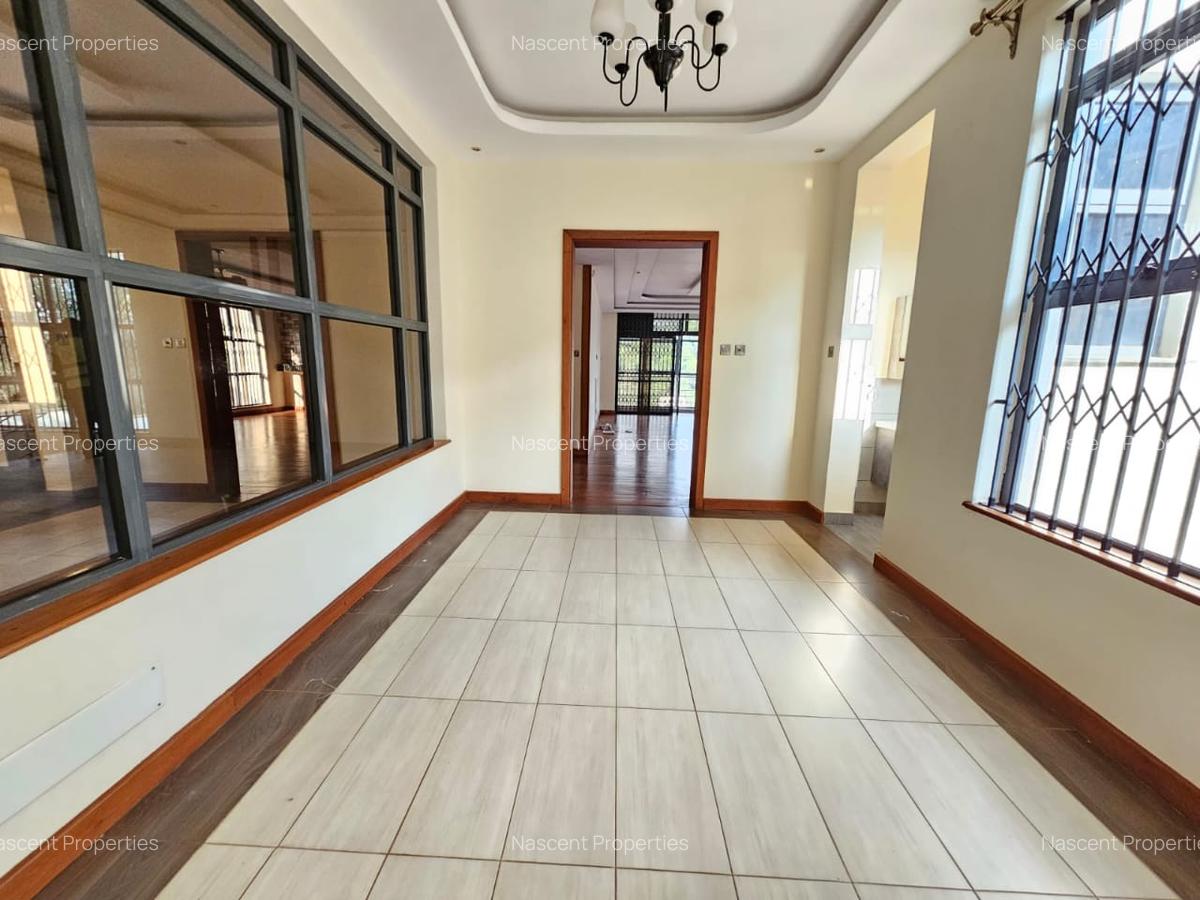 7 Bed House with En Suite in Nyari - 13
