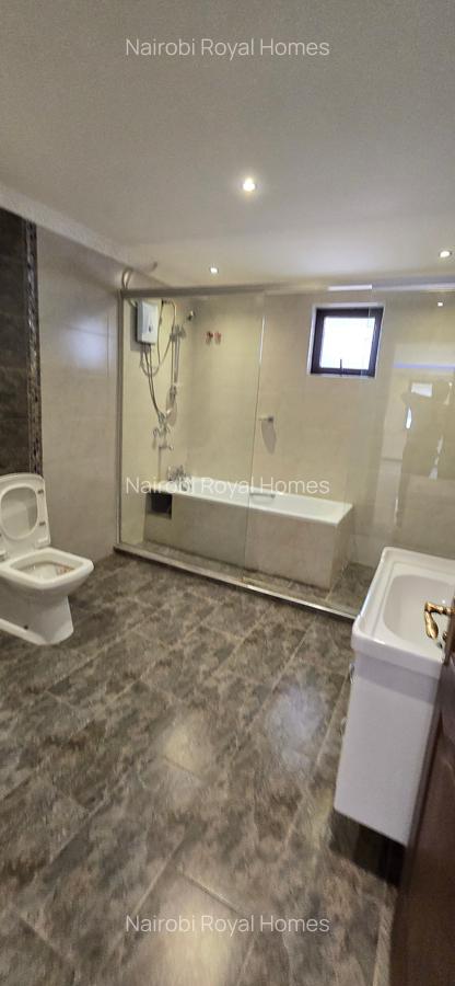 5 Bed Townhouse with En Suite at Lavington Road - 9