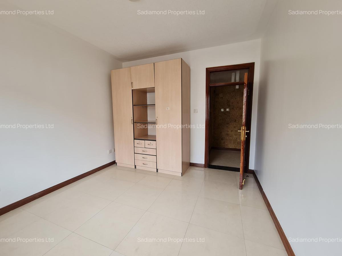 4 Bed Townhouse with En Suite at Brookside Drive - 2