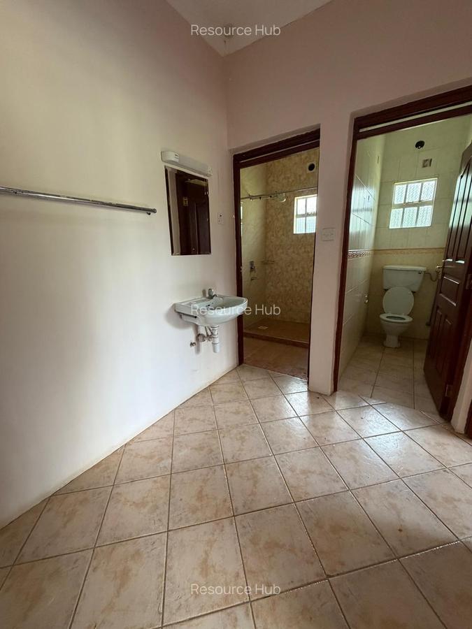 4 Bed House with En Suite at Hardy Area - 14