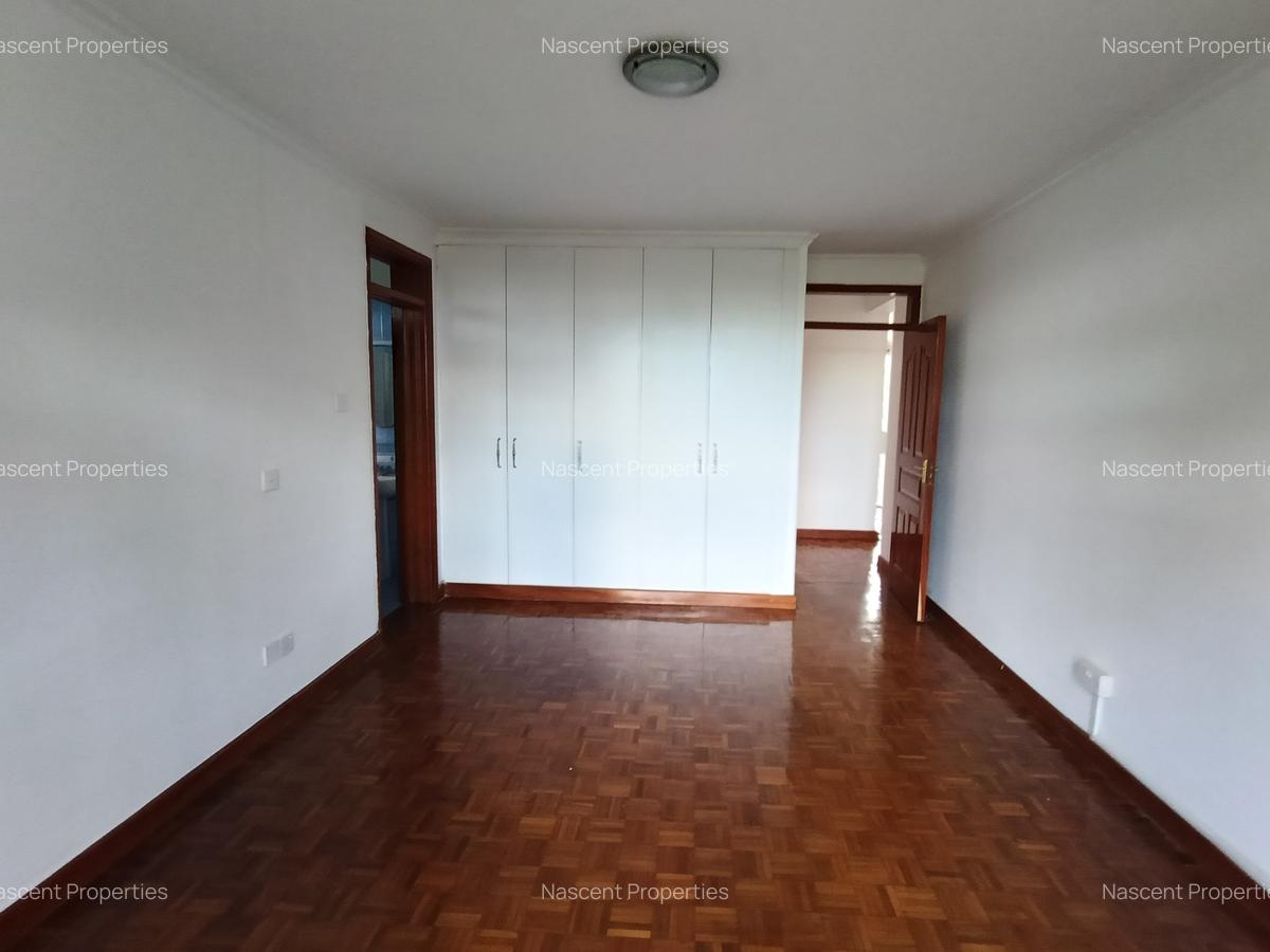 4 Bed Villa with En Suite in Rosslyn - 6