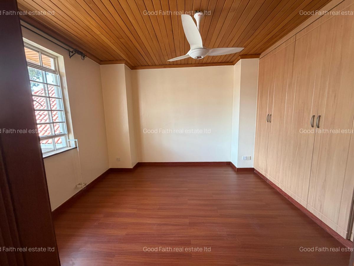 5 Bed House with En Suite in Runda - 11