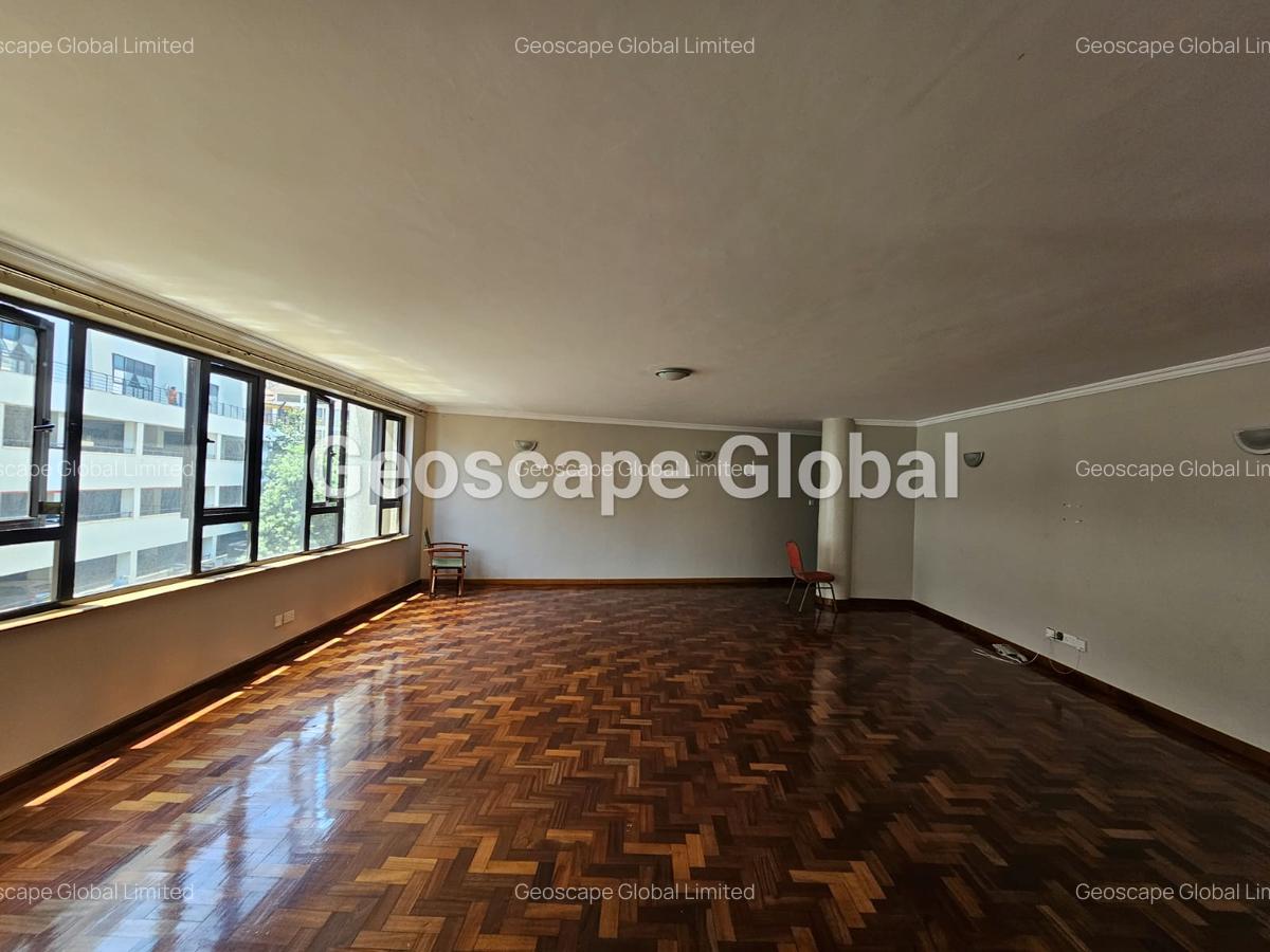 3 Bed Apartment with En Suite in Riverside - 8