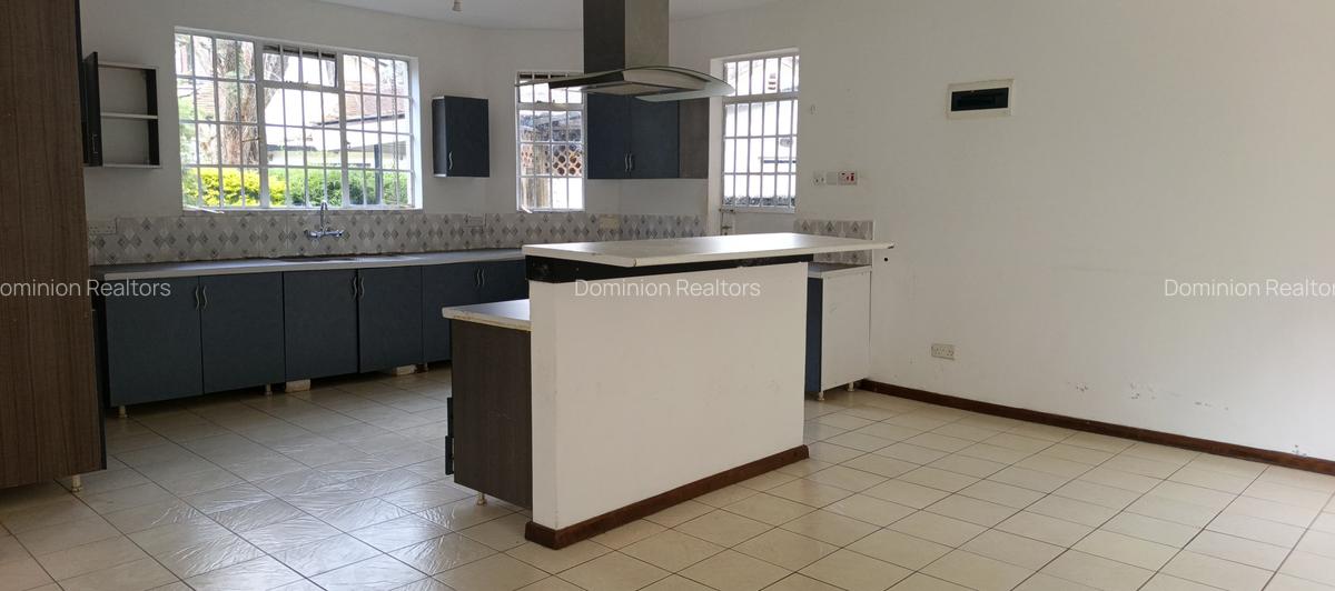4 Bed Townhouse with En Suite in Spring Valley - 6