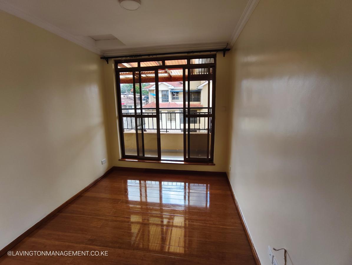 5 Bed Townhouse with En Suite at Lavington - 16