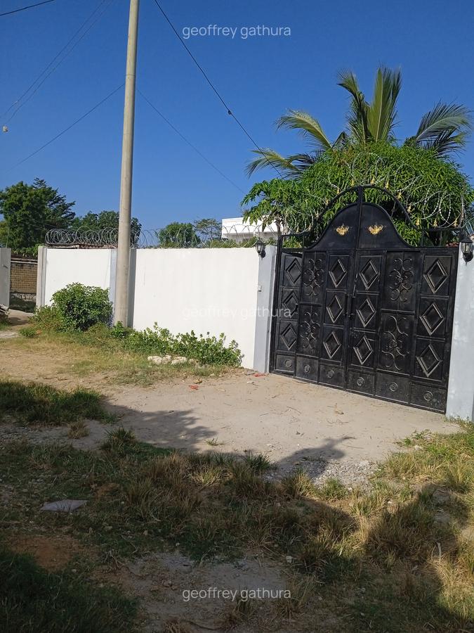 3 Bed House with En Suite at Behind Kari - 5