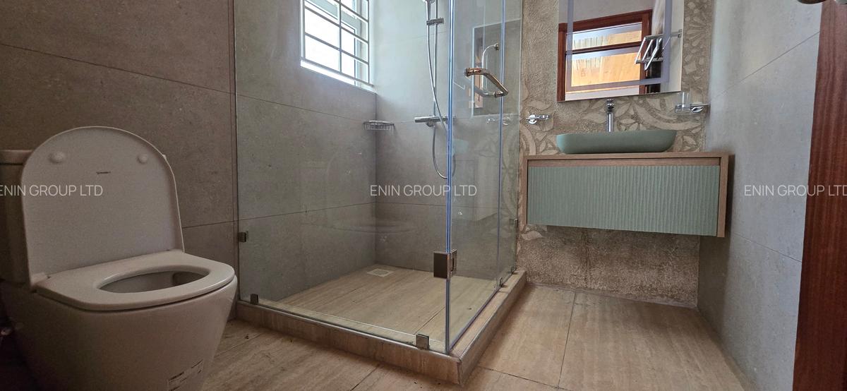 5 Bed Townhouse with En Suite at Lone Tree - 10