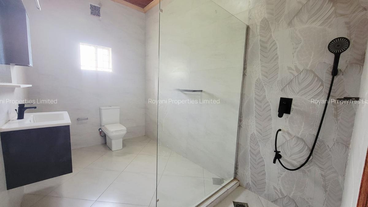 5 Bed House with En Suite in Rosslyn - 12