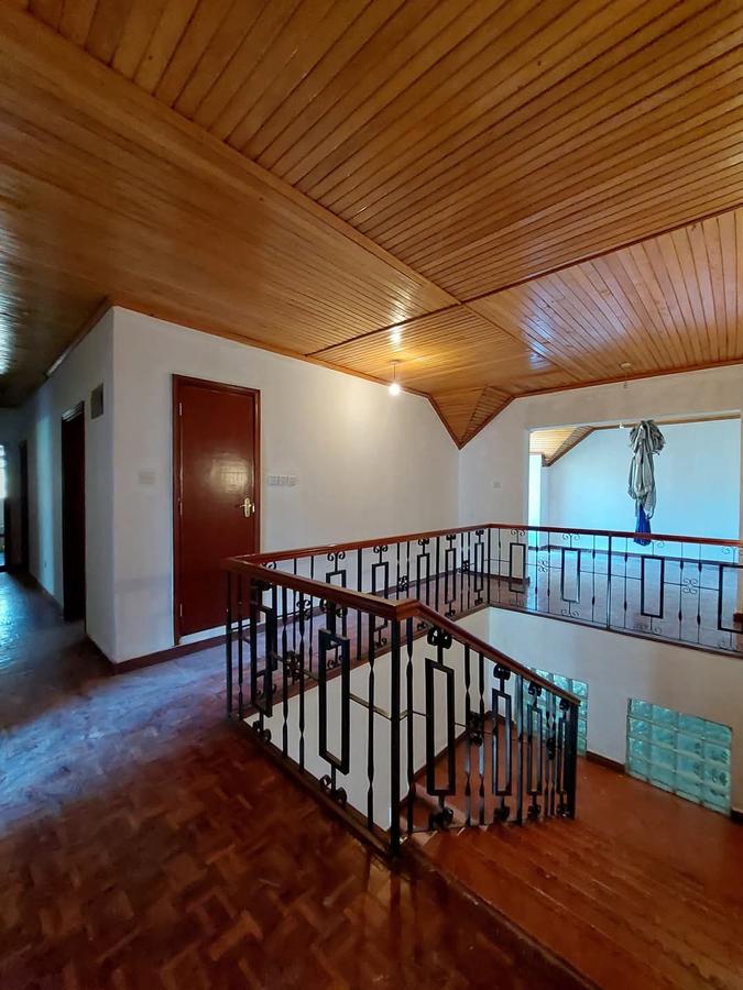 5 Bed Townhouse with En Suite in Lavington - 20