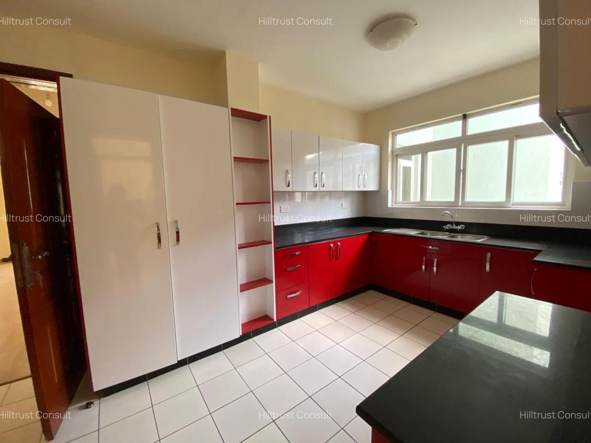 3 Bed Apartment with En Suite in Brookside - 4