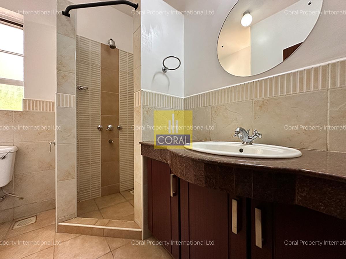 5 Bed House in Rosslyn - 14