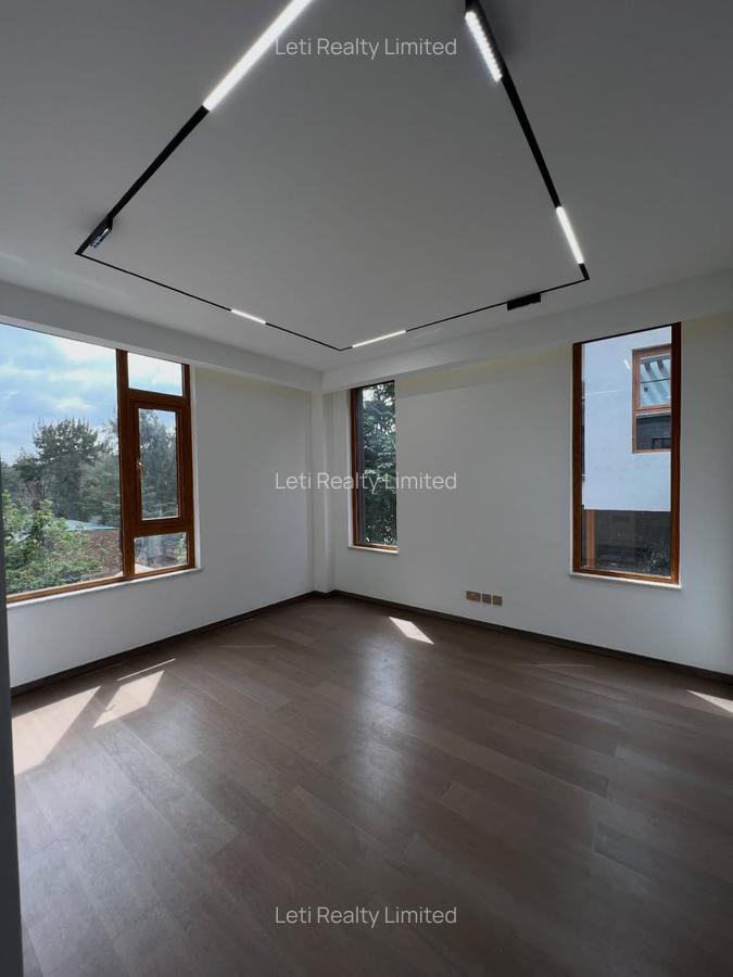 6 Bed Townhouse with En Suite in Lavington - 14