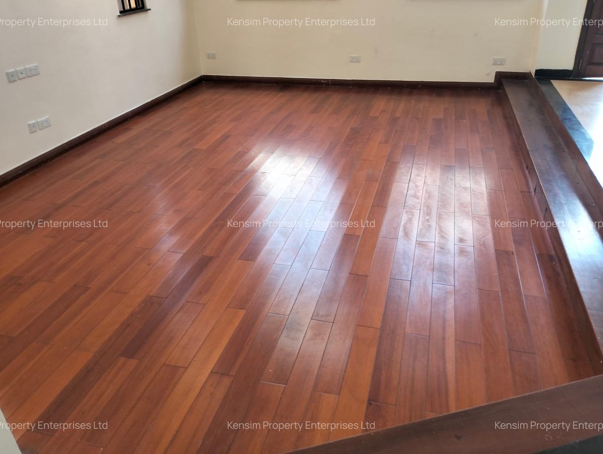 5 Bed Townhouse with En Suite in Lavington - 2