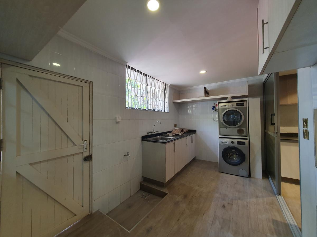 4 Bed House with En Suite in Parklands - 7