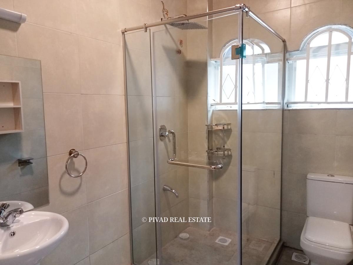 4 Bed House with Swimming Pool in Spring Valley - 11