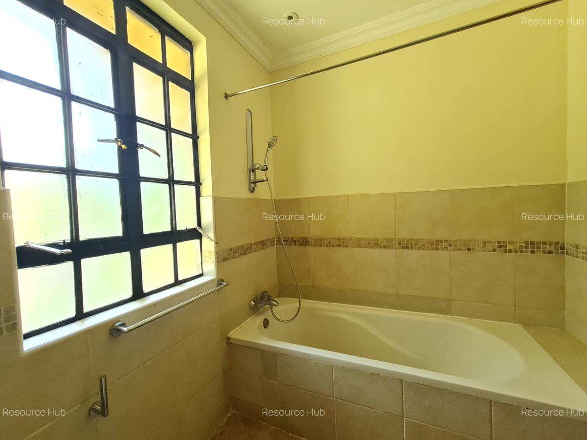 4 Bed House with En Suite at Hardy - 17