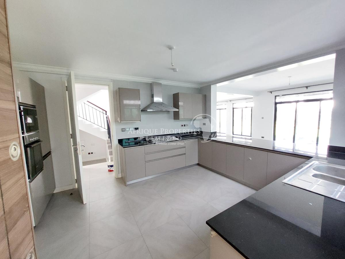 4 Bed House with En Suite in Runda - 5