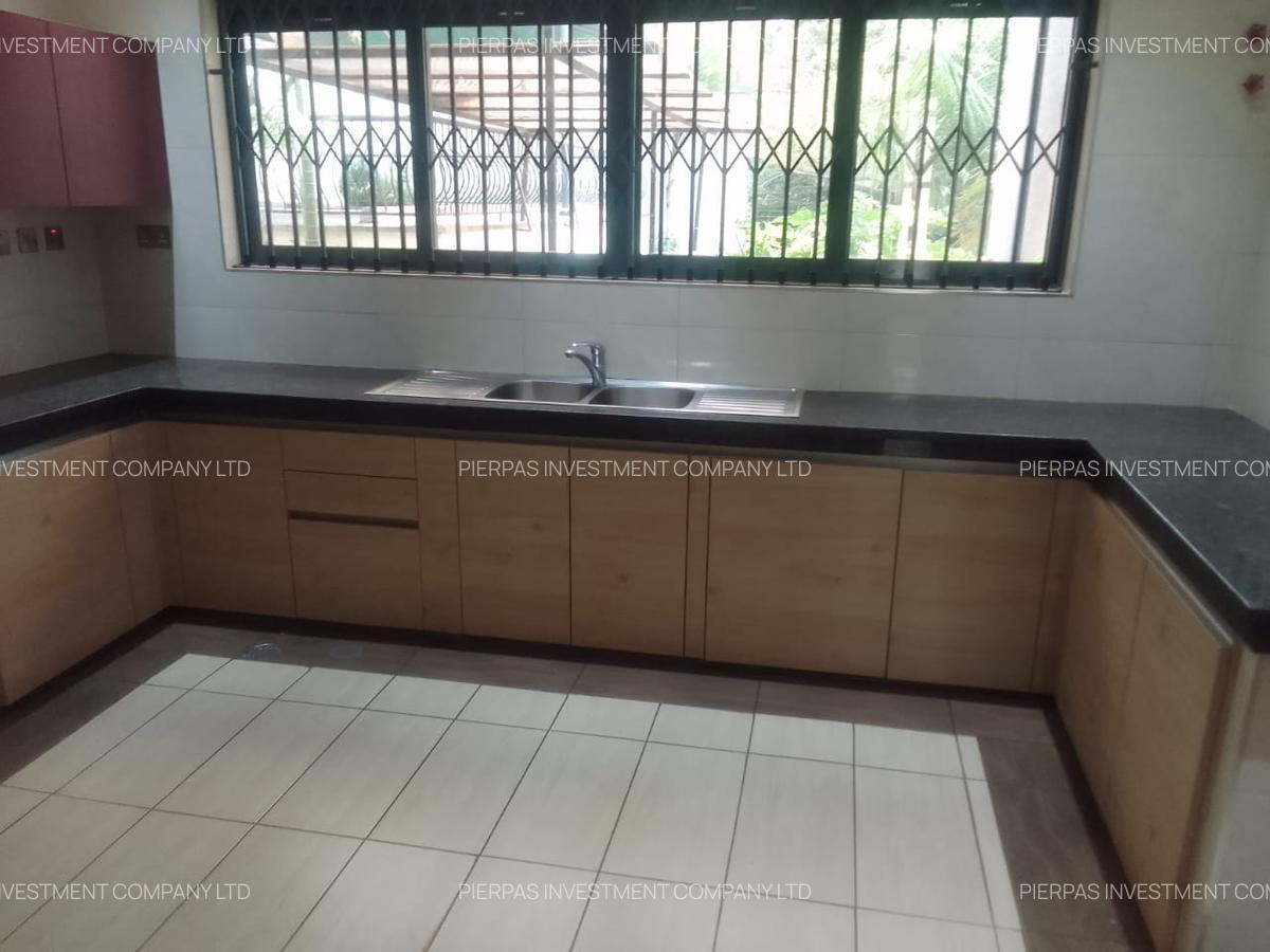 5 Bed Townhouse with En Suite in Westlands Area - 2