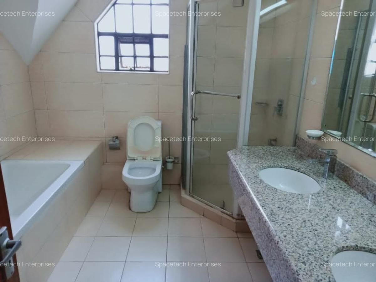 4 Bed Townhouse with En Suite in Lavington - 7