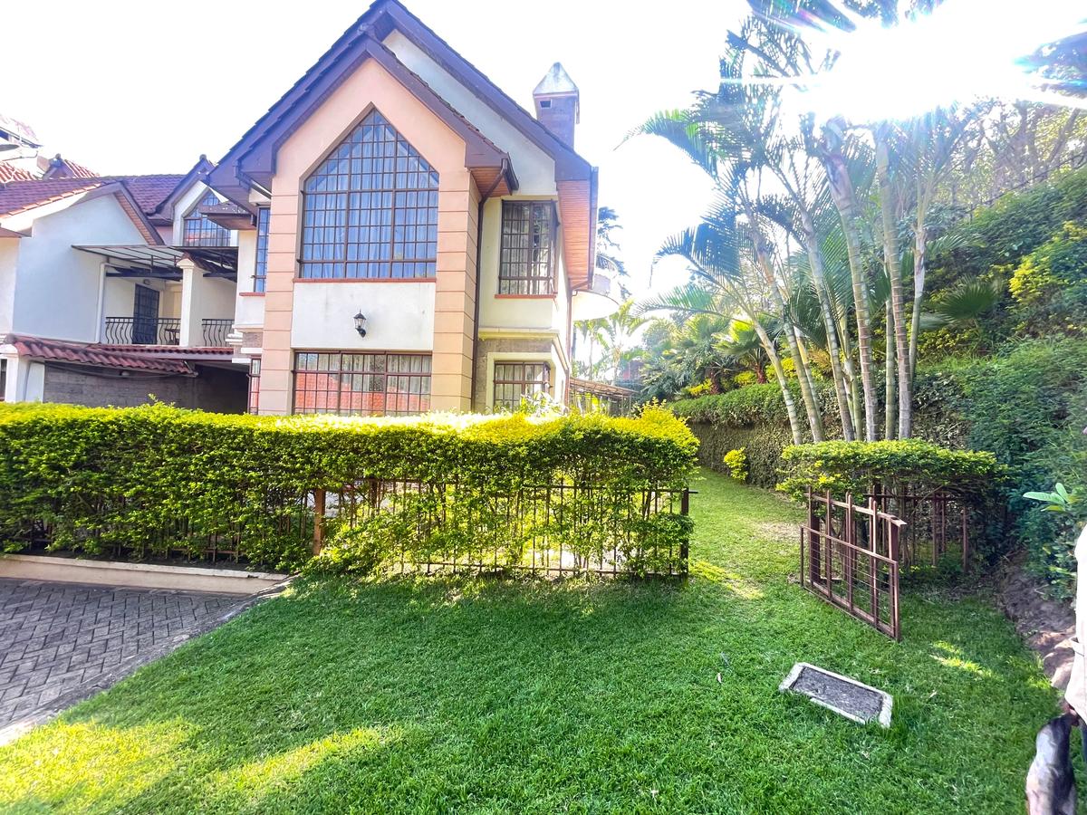 5 Bed Townhouse with En Suite in Lavington - 1