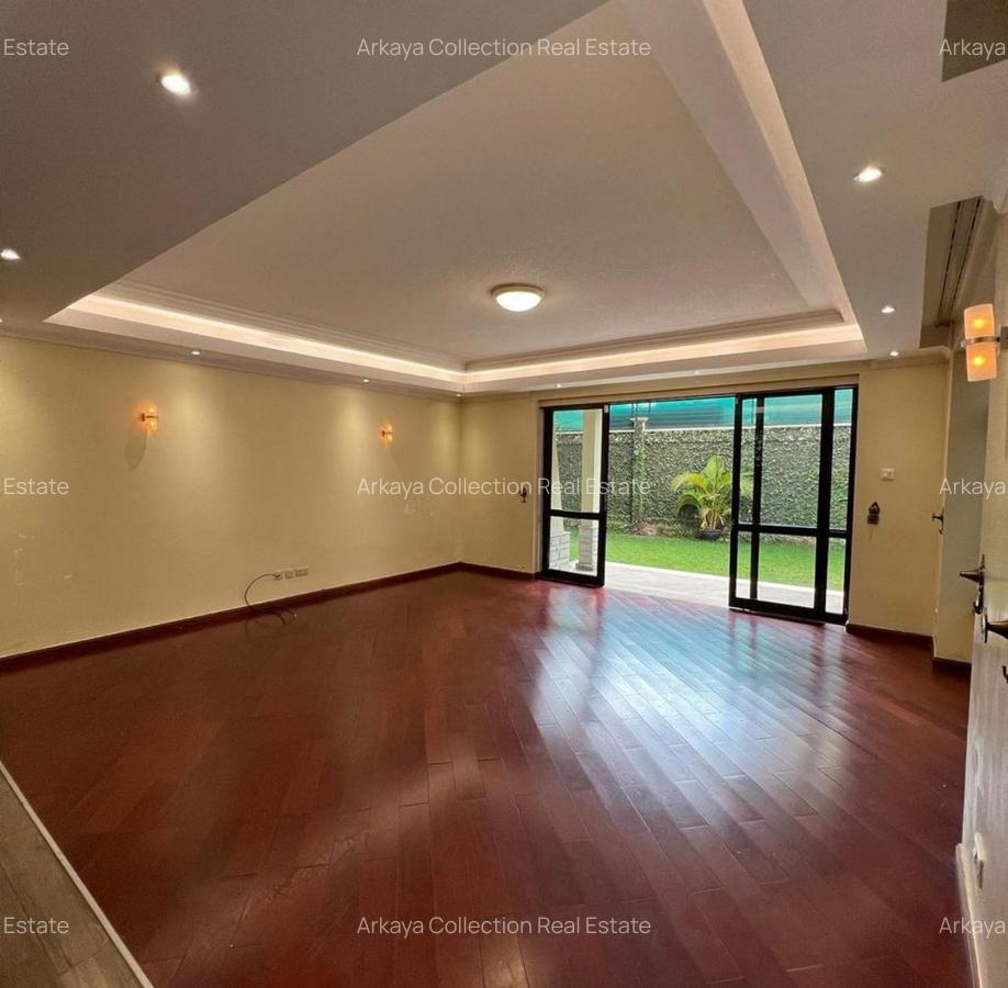 5 Bed House with En Suite in Lavington - 2